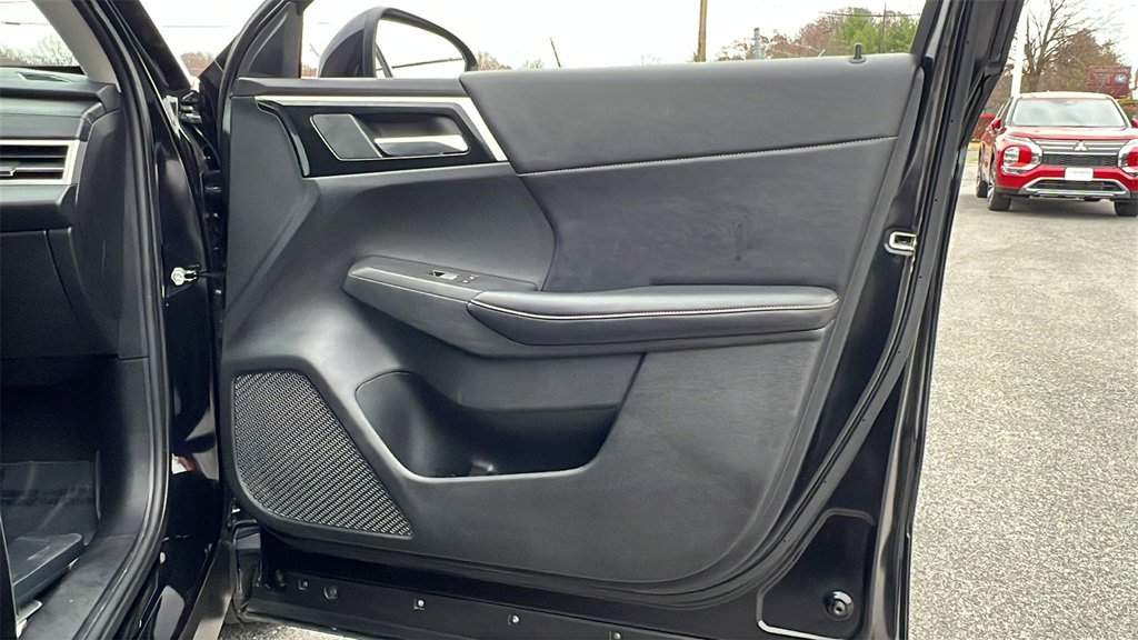 Used 2024 Mitsubishi Outlander SE image 11