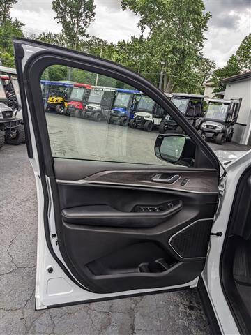 Used 2022 Jeep Grand Cherokee Limited image 11