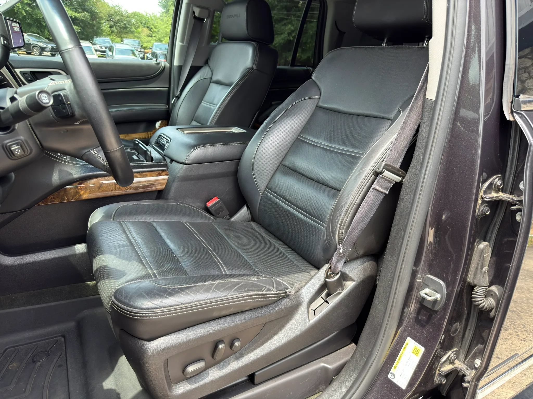 Used 2015 GMC Yukon Denali w/ Premium Package RWD image 15