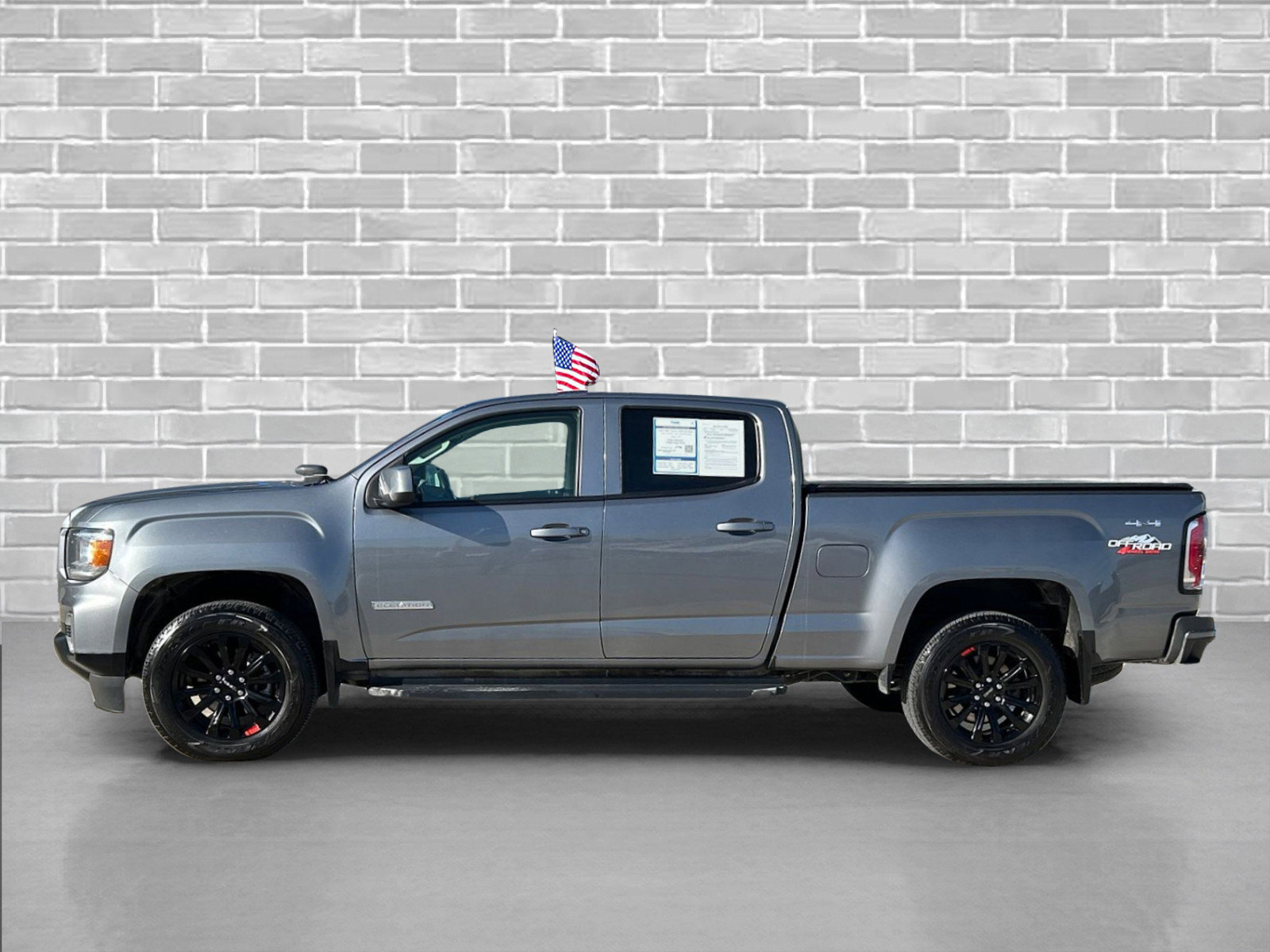 Used 2022 GMC Canyon Elevation image 2