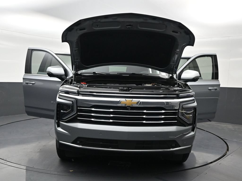 Used 2025 Chevrolet Suburban LT w/ Comfort Package RWD image 38