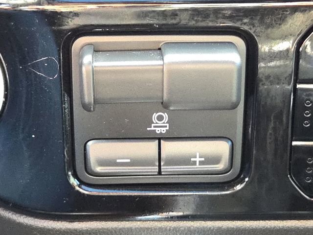 Used 2022 Chevrolet Silverado 1500 High Country w/ High Country Premium Package image 27