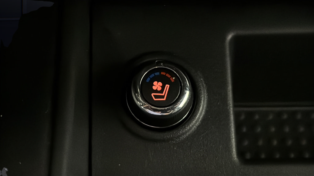 Used 2023 Nissan Titan PRO-4X w/ Pro-4x Convenience Package AWD/4WD image 43