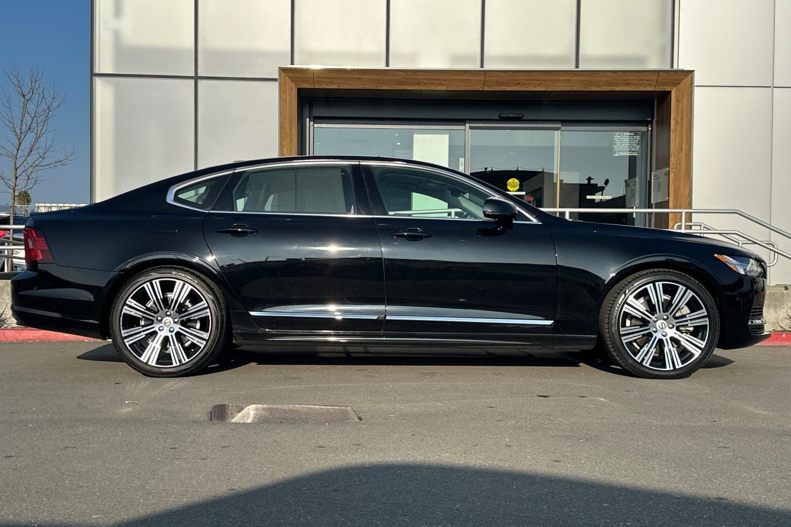 Used 2024 Volvo S90 T8 Ultimate image 8