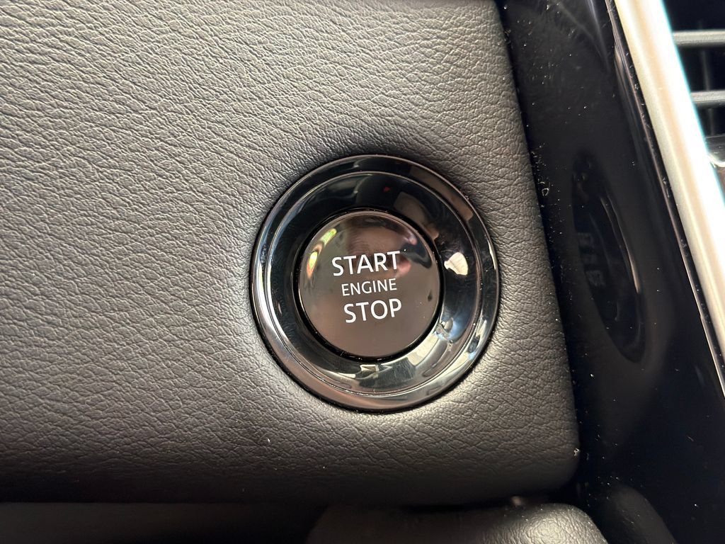 Used 2025 Nissan Armada SV AWD/4WD image 6