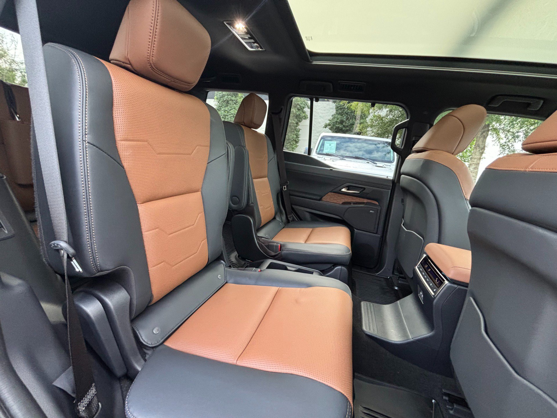 Used 2026 Lexus GX 550 w/ Accessory Package (2T) AWD/4WD image 37