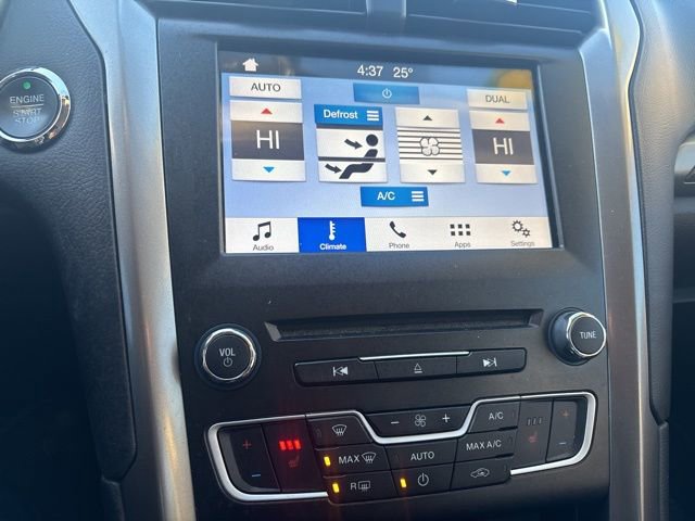 Used 2017 Ford Fusion SE w/ Fusion SE Technology Package image 25