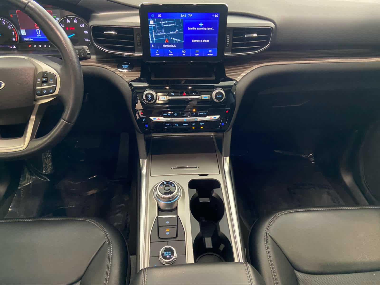 Used 2022 Ford Explorer Limited w/ Equipment Group 301A AWD/4WD image 24