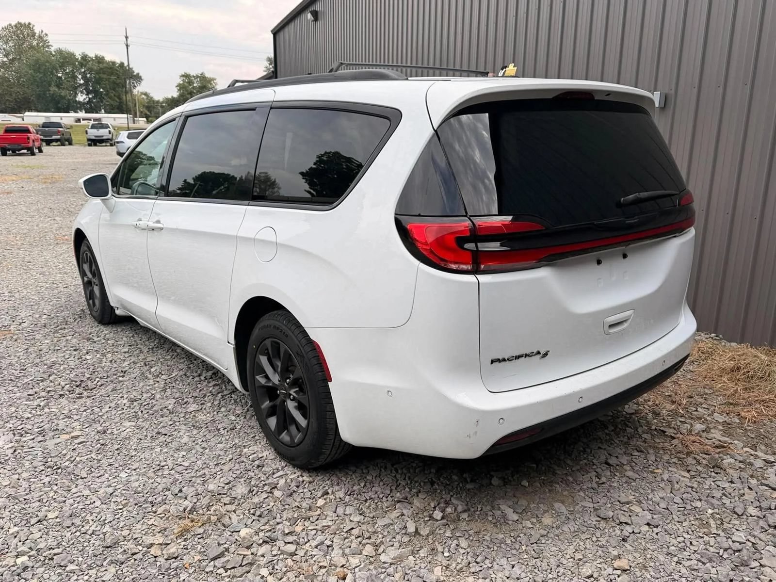 Used 2021 Chrysler Pacifica Touring-L w/ Premium & Safety Sphere Group FWD image 7