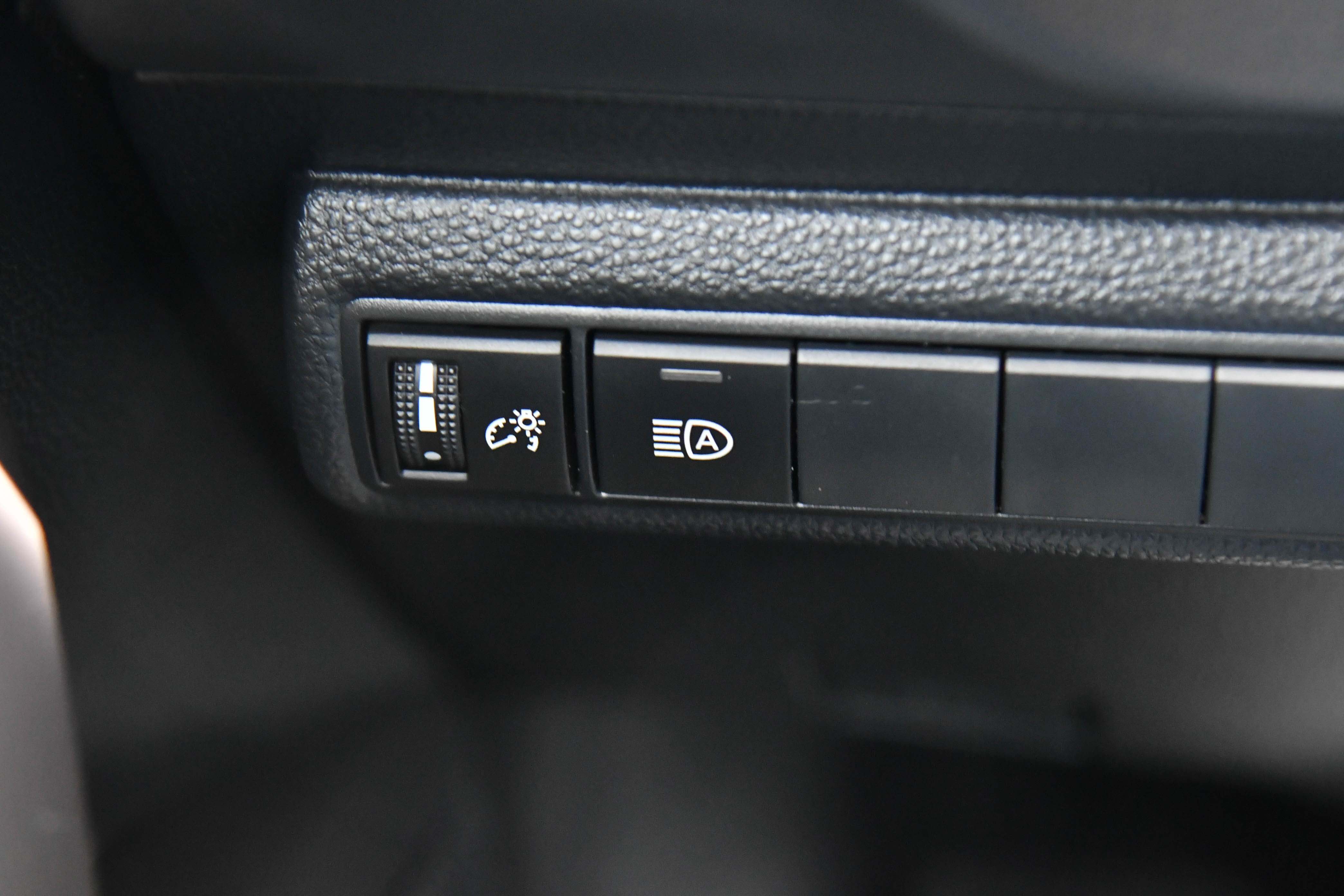 Used 2025 Toyota Corolla LE w/ Convenience Package FWD image 32