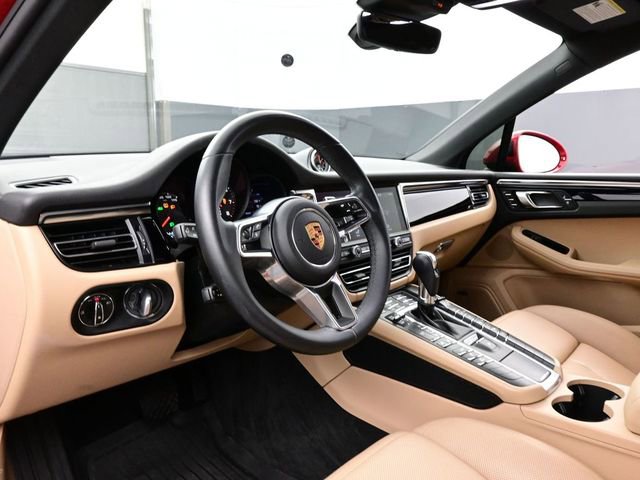 Certified 2020 Porsche Macan image 4