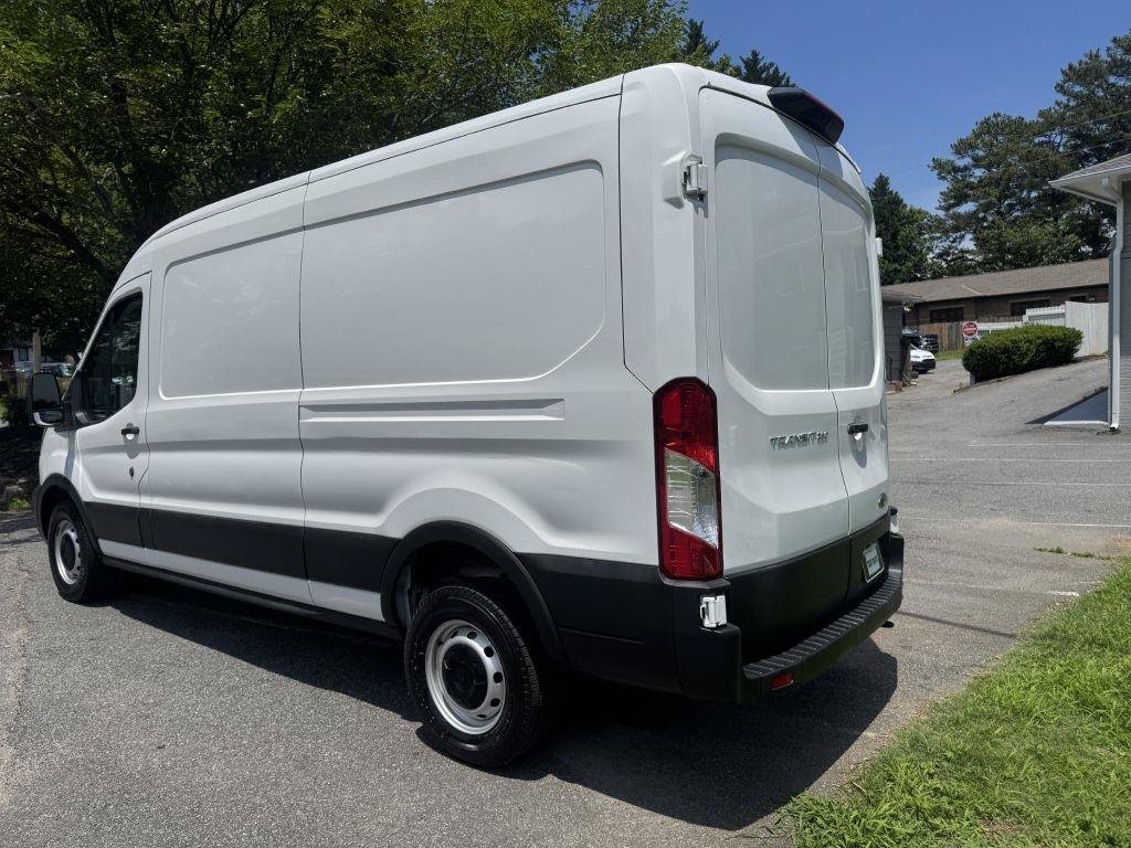 Used 2025 Ford Transit 250 148 Medium Roof RWD image 4