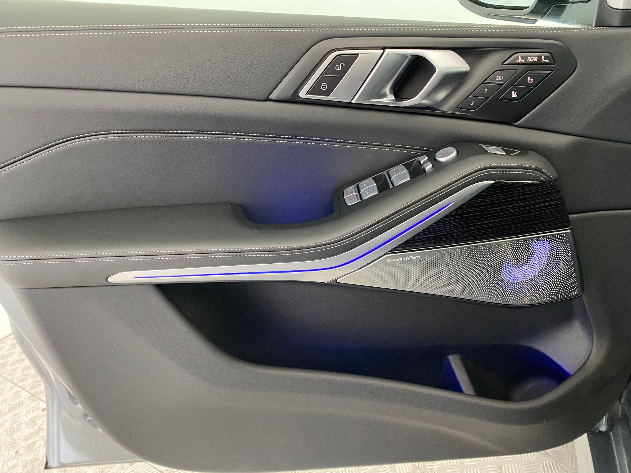 Used 2025 BMW X7 M60i w/ Executive Package image 12