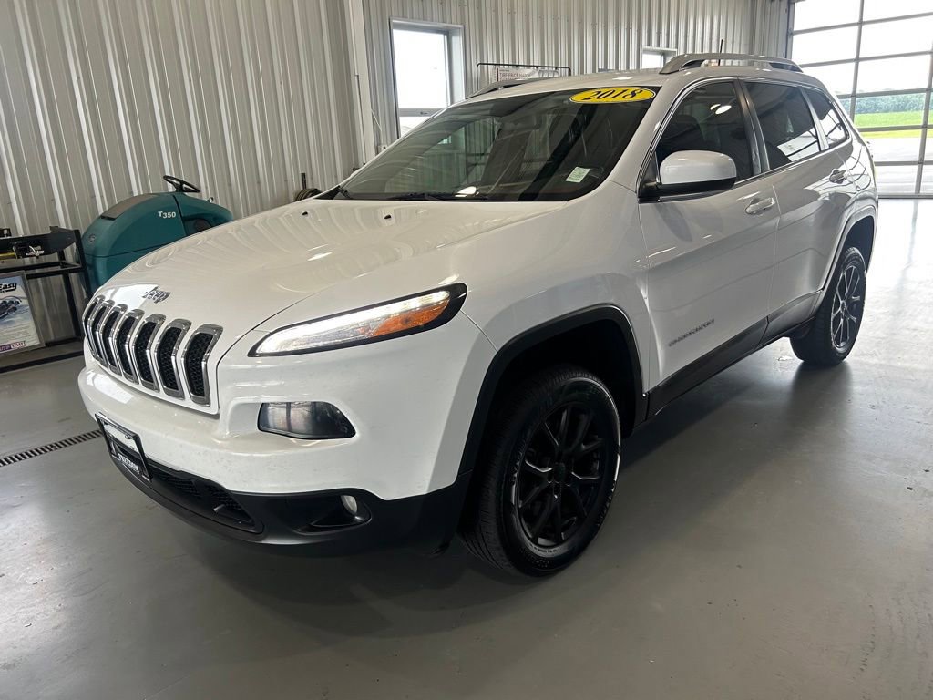Used 2018 Jeep Cherokee Latitude Plus w/ Cold Weather Group image 3