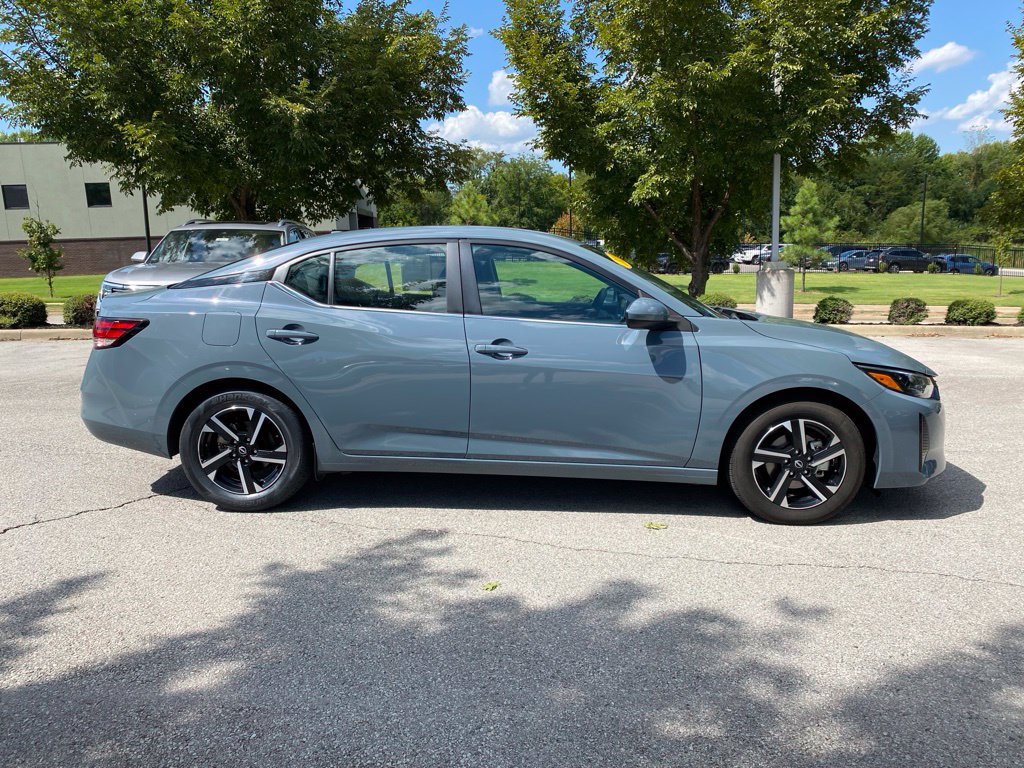 Used 2025 Nissan Sentra SV FWD image 8