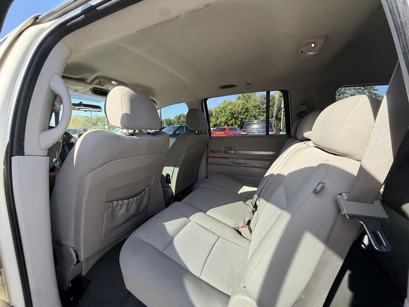 Used 2007 Chrysler Aspen Limited RWD image 15