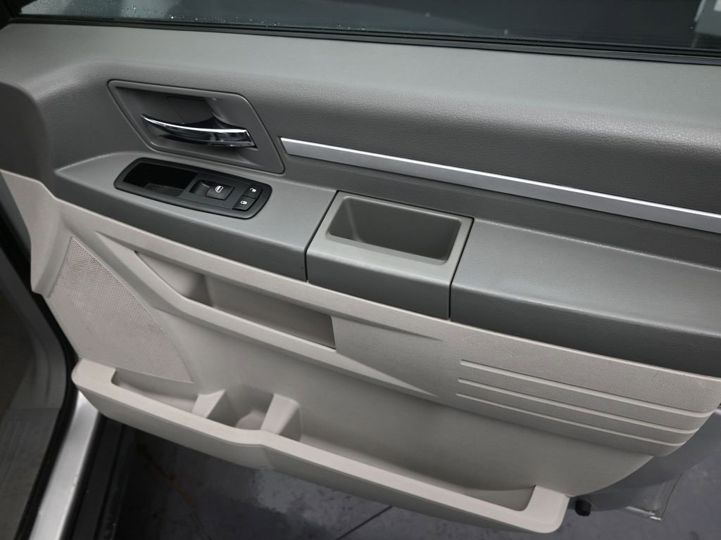 Used 2010 Dodge Grand Caravan SE w/ Climate Group image 25