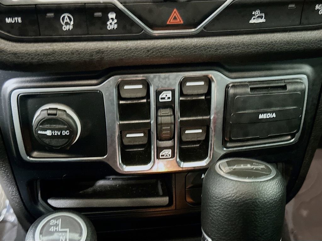 Used 2024 Jeep Gladiator Sport image 30