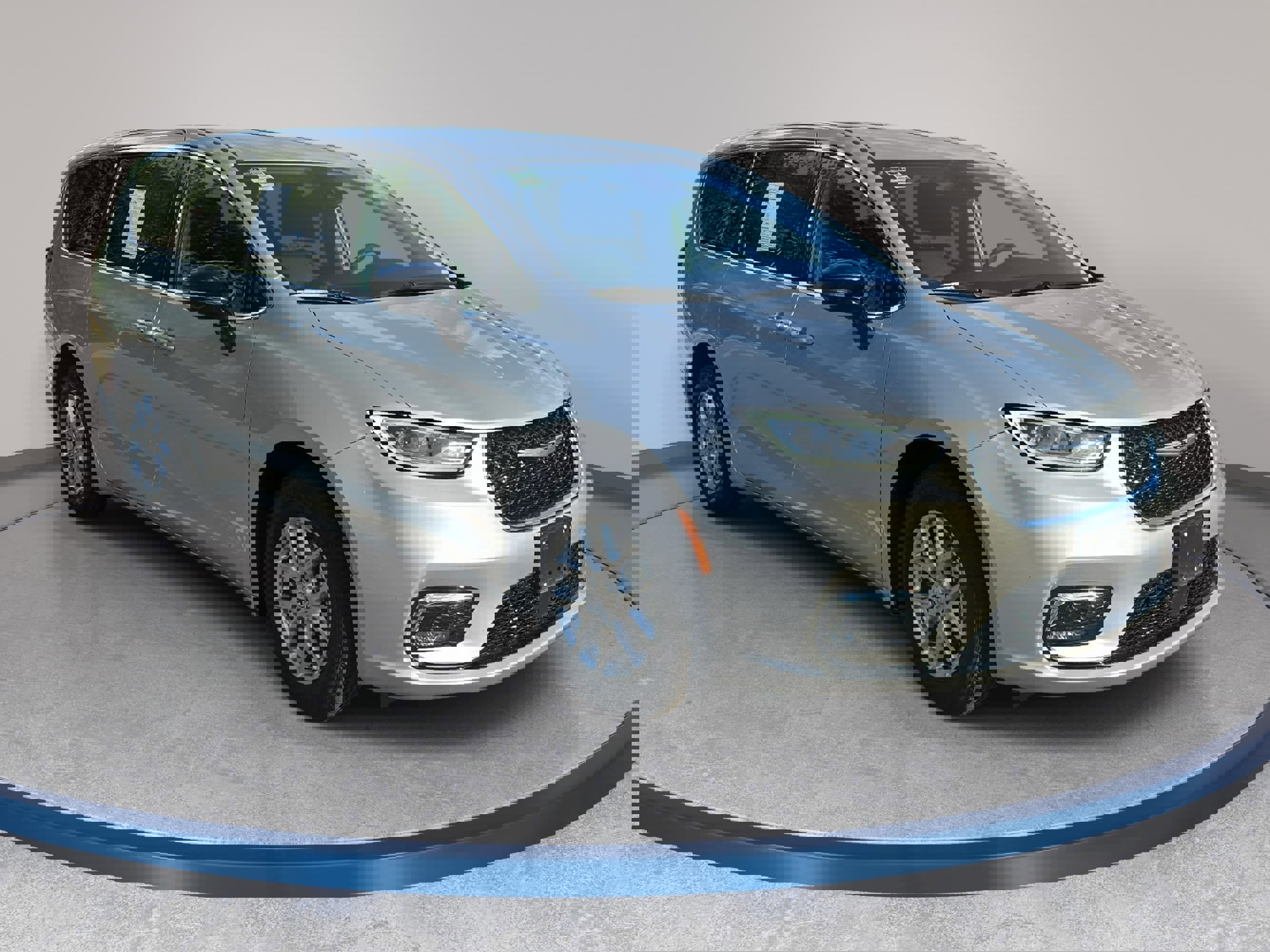 Used 2024 Chrysler Pacifica Touring-L image 3