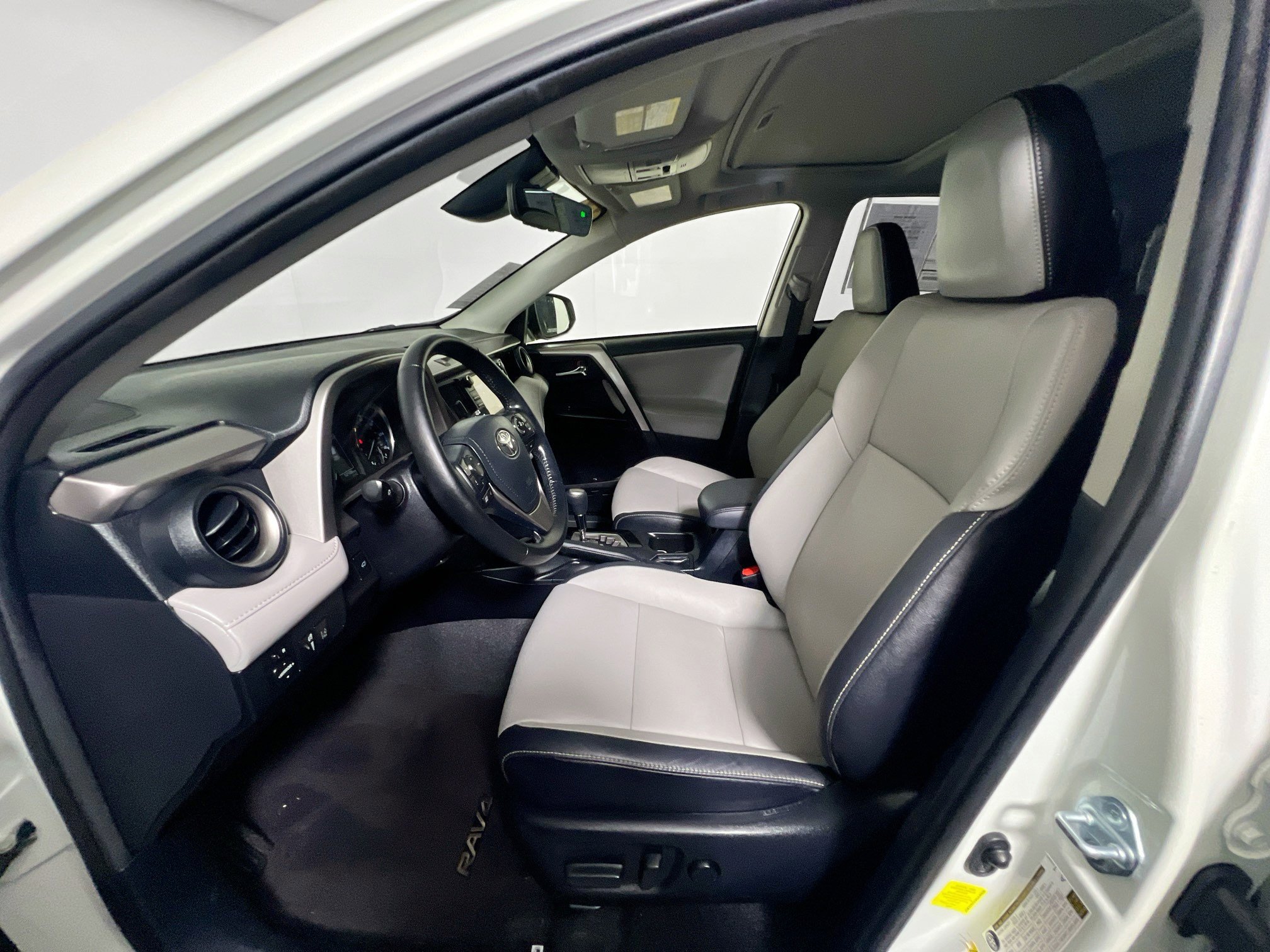 Used 2017 Toyota RAV4 Limited FWD image 14