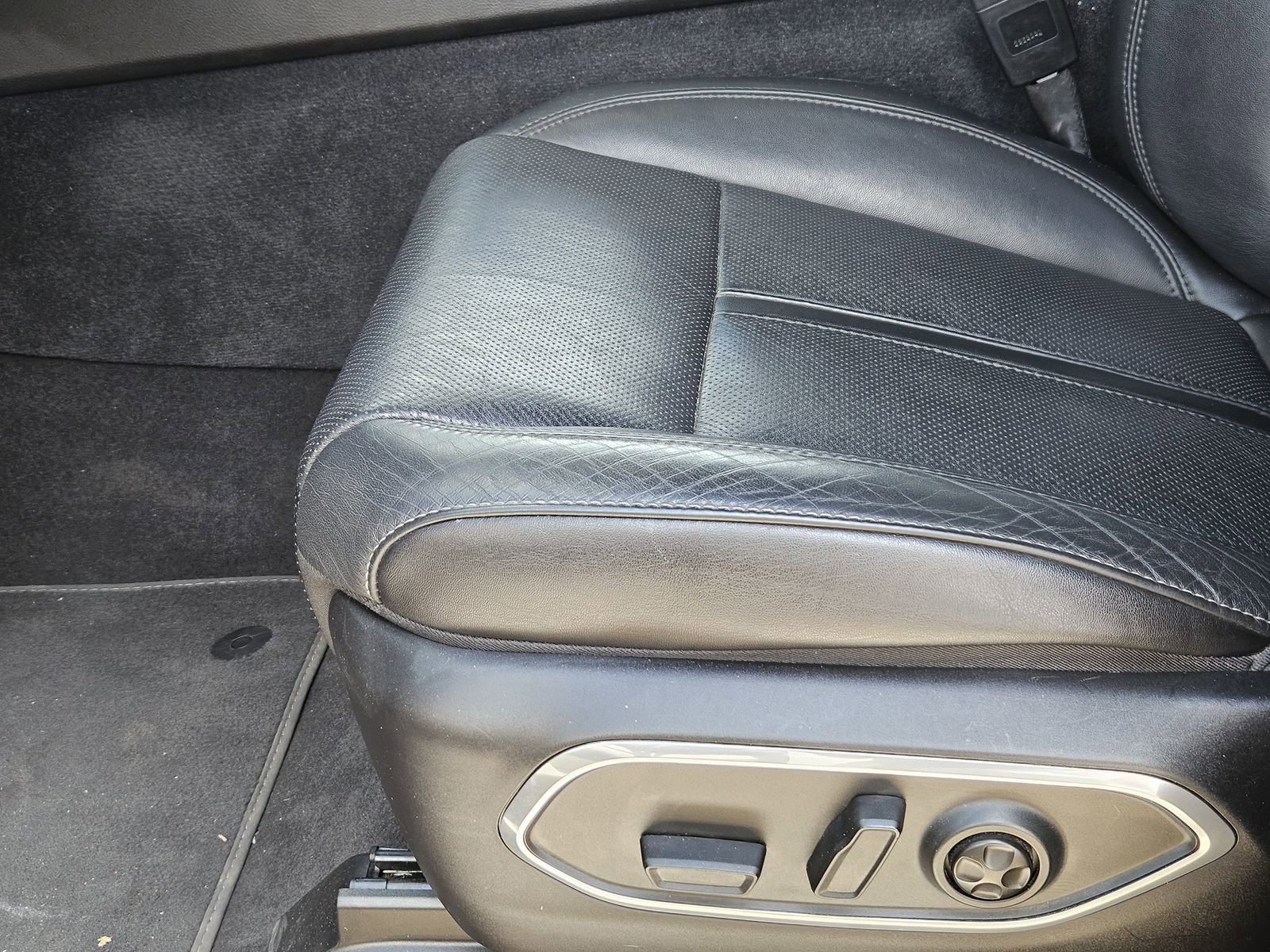 Used 2023 Jeep Wagoneer L Series III w/ Preferred Equipment Group image 32