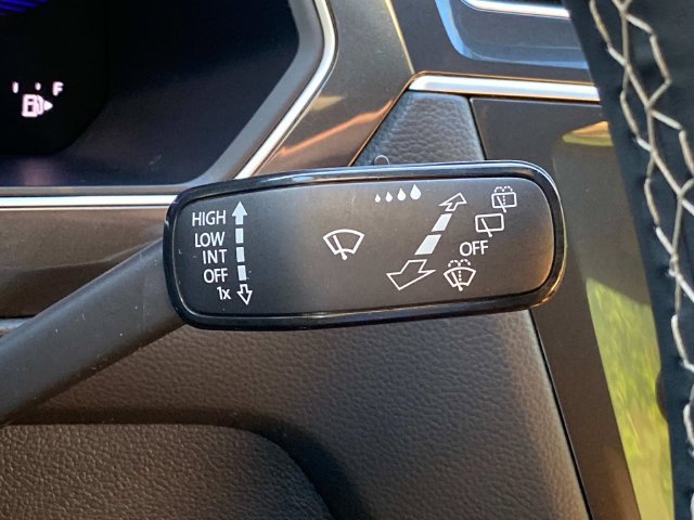 Used 2024 Volkswagen Tiguan SE FWD image 24
