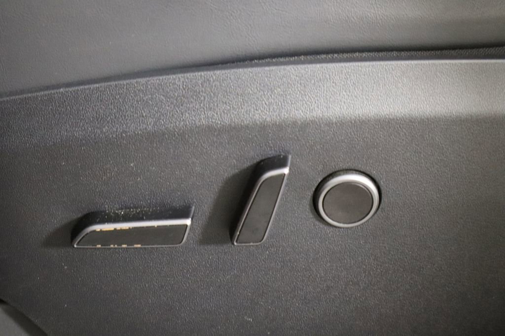 Used 2023 Tesla Model Y Long Range AWD/4WD image 19