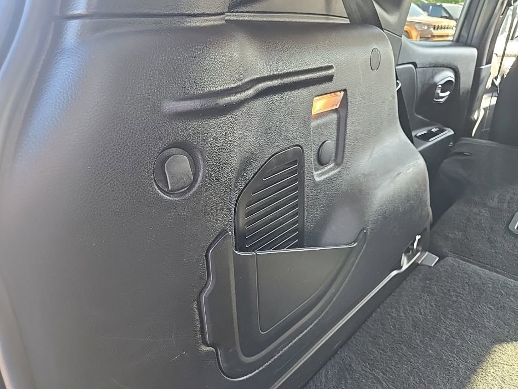 Used 2023 Jeep Renegade Latitude AWD/4WD image 79