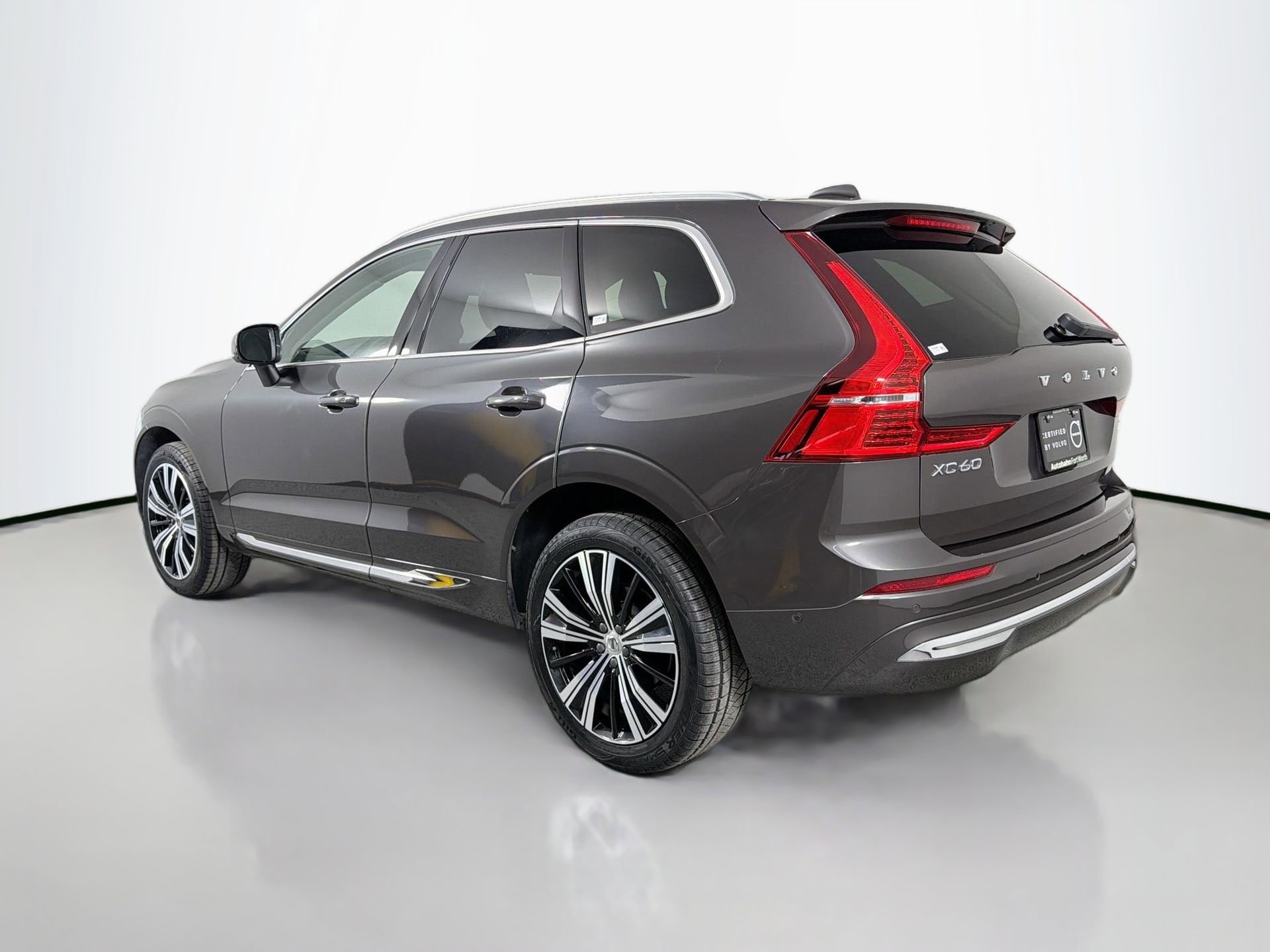 Certified 2023 Volvo XC60 B5 Ultimate w/ Protection Package FWD image 8