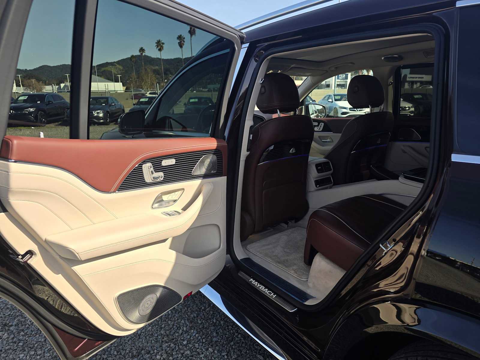 Used 2024 Mercedes-Benz Maybach GLS 600 4MATIC image 17