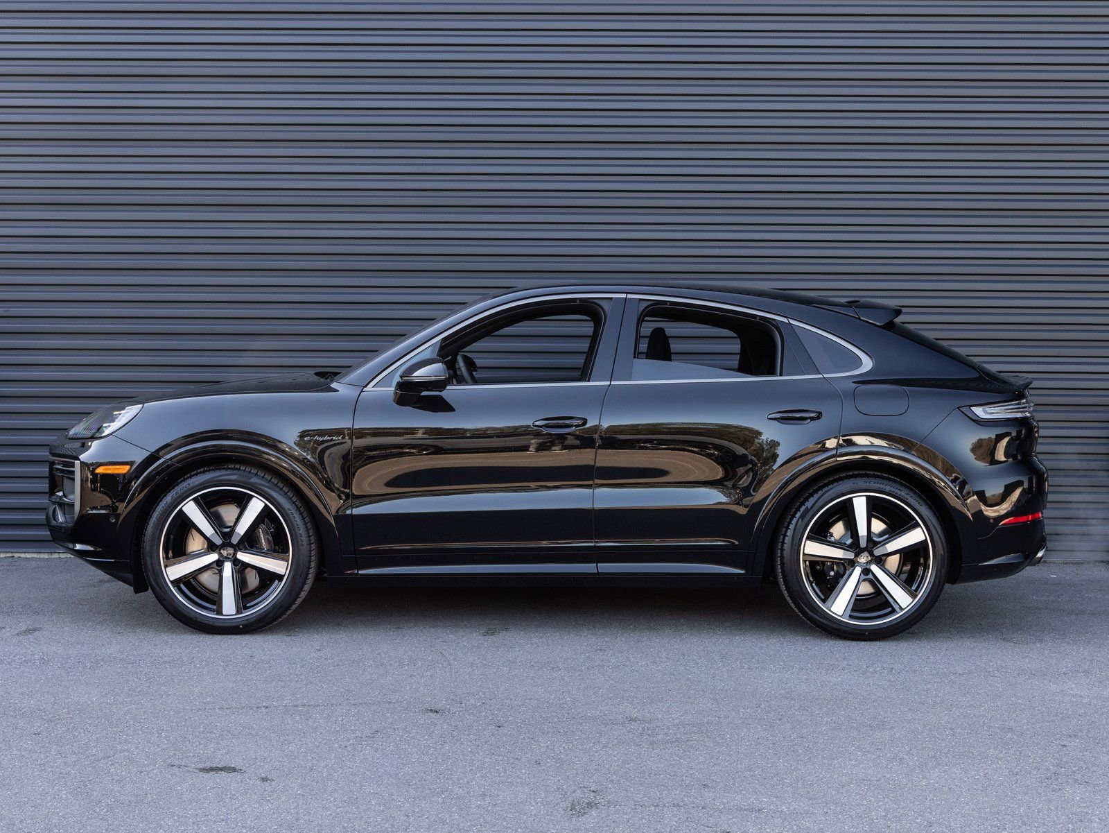 New 2026 Porsche Cayenne Turbo AWD/4WD image 2