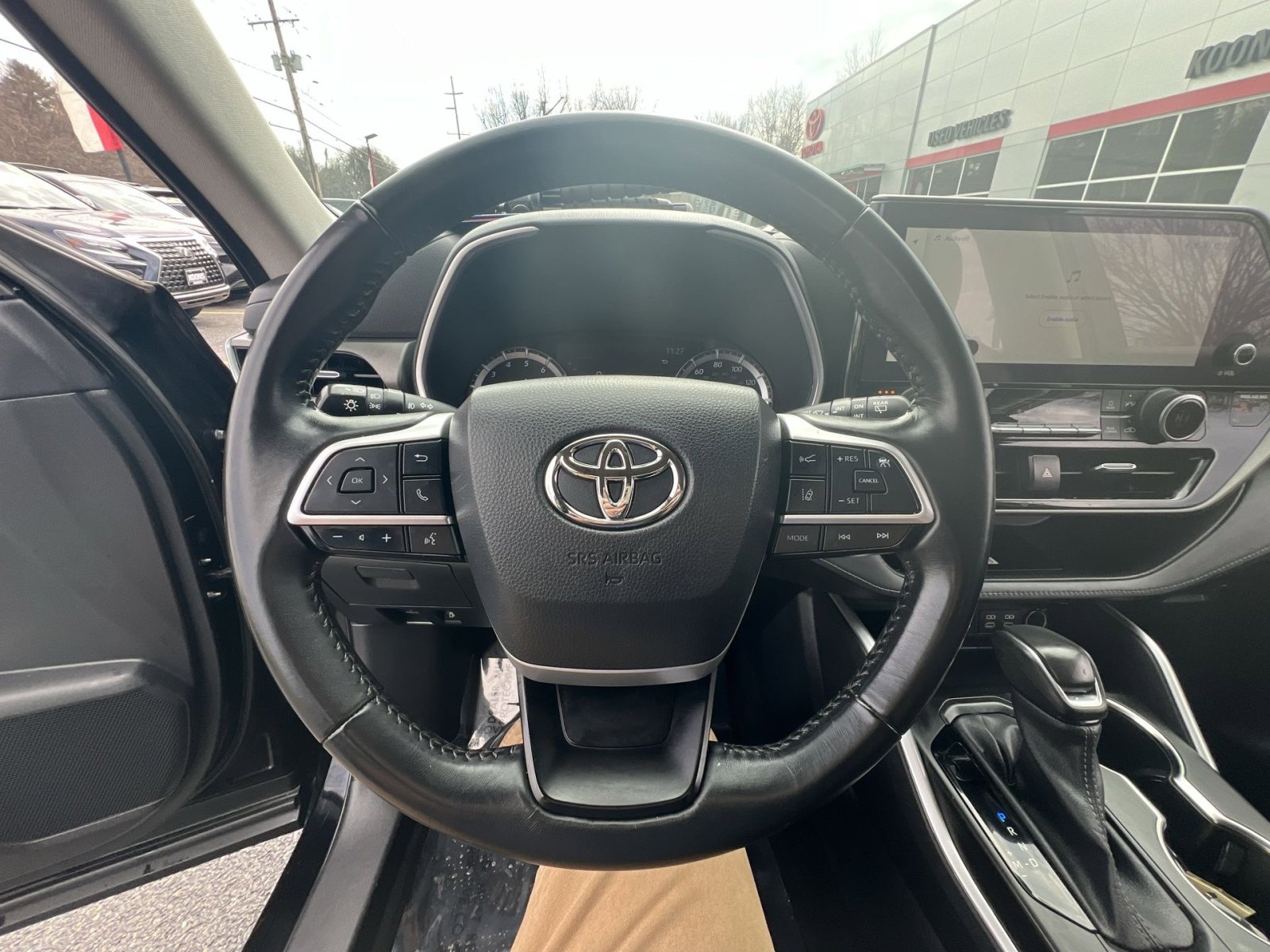 Used 2023 Toyota Highlander XLE image 16