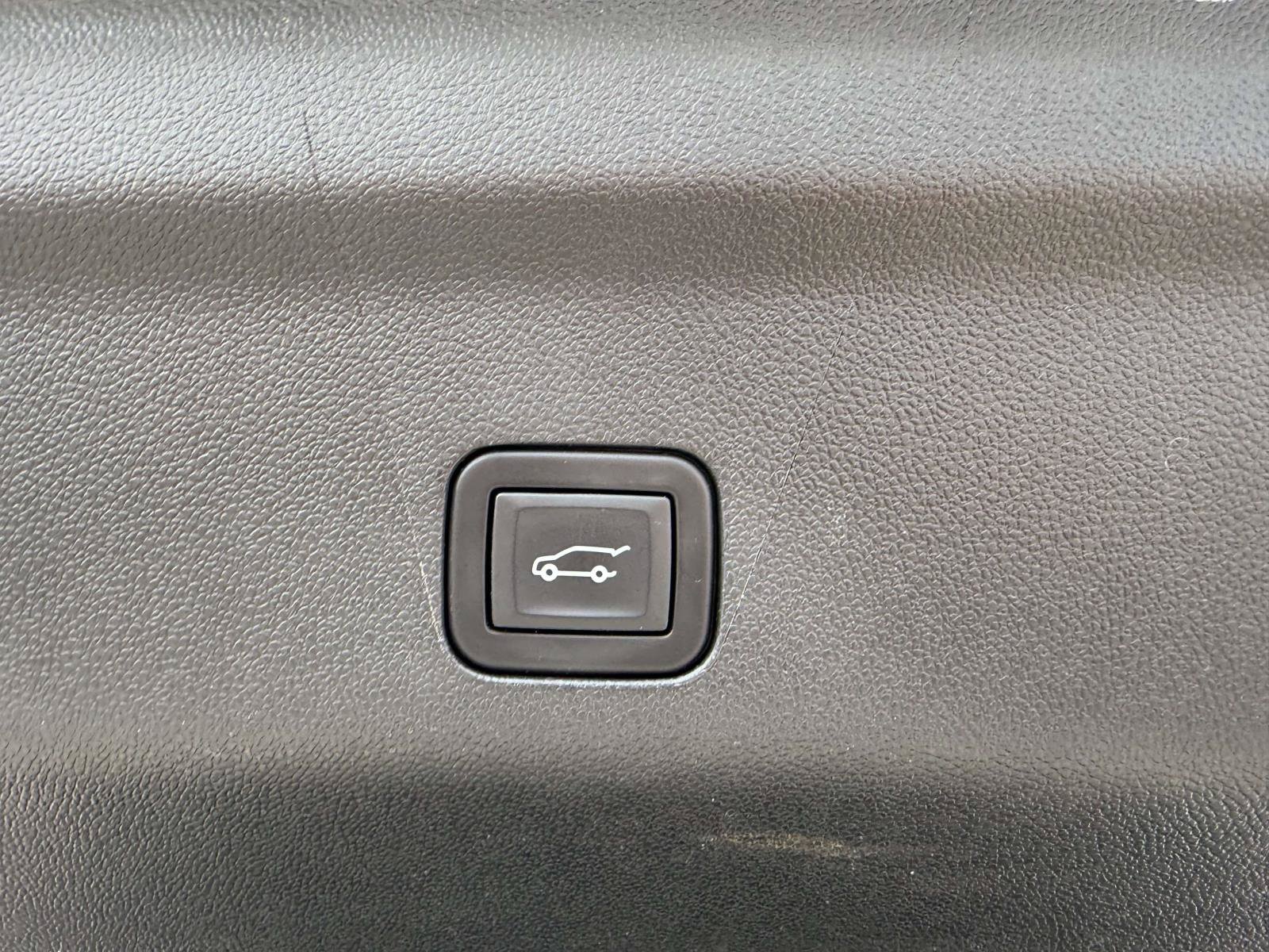 Certified 2024 Chevrolet Suburban High Country AWD/4WD image 10