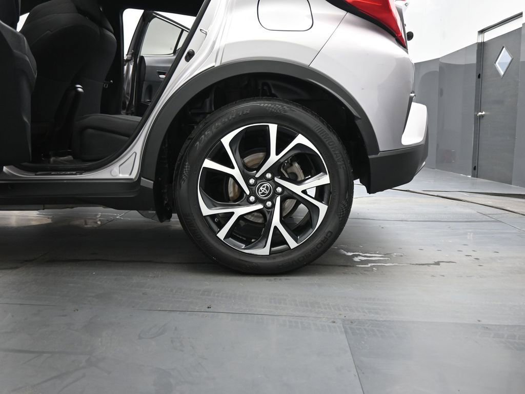 Used 2018 Toyota C-HR XLE image 18