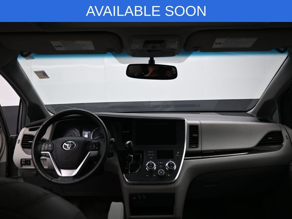 Used 2015 Toyota Sienna XLE AWD/4WD image 25