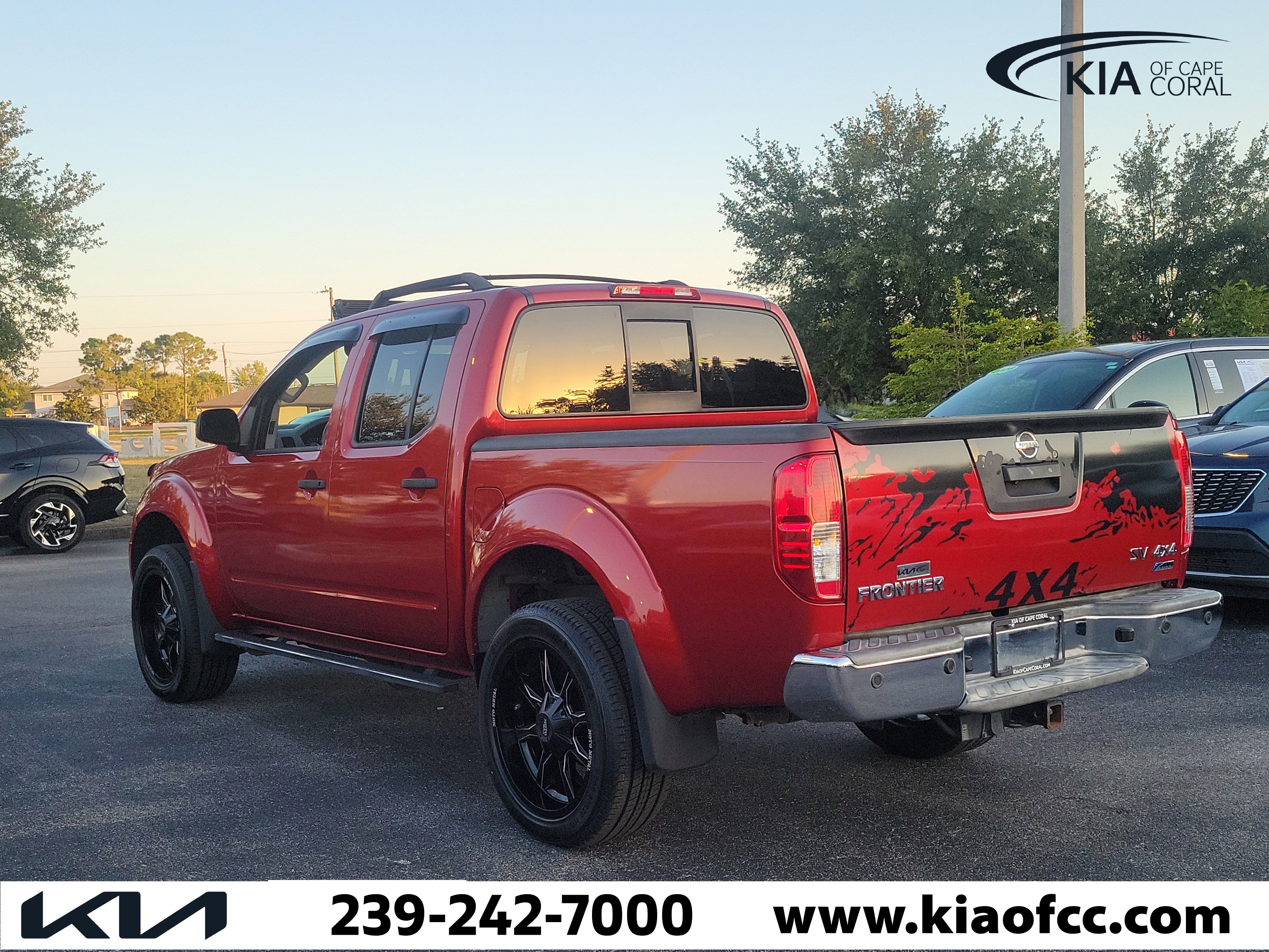 Used 2017 Nissan Frontier SV w/ SV Value Truck Package AWD/4WD image 4