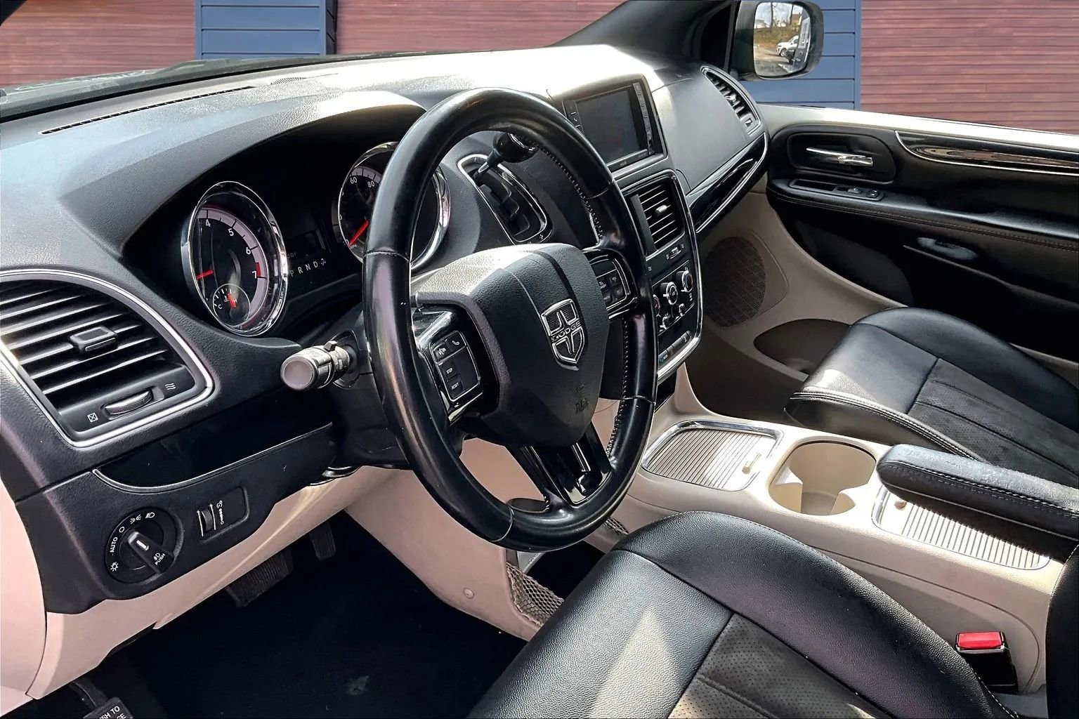 Used 2020 Dodge Grand Caravan SXT image 13