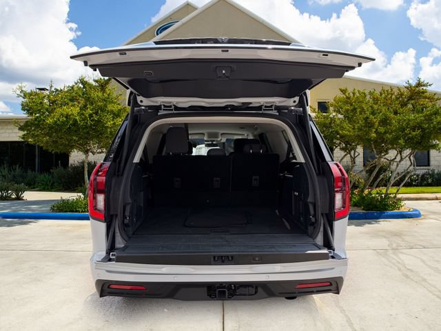 Used 2025 Ford Expedition Max Active RWD image 6
