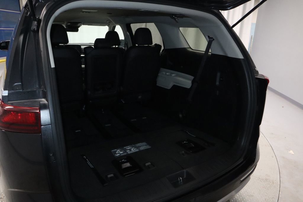 Used 2024 Kia Carnival LX FWD image 18