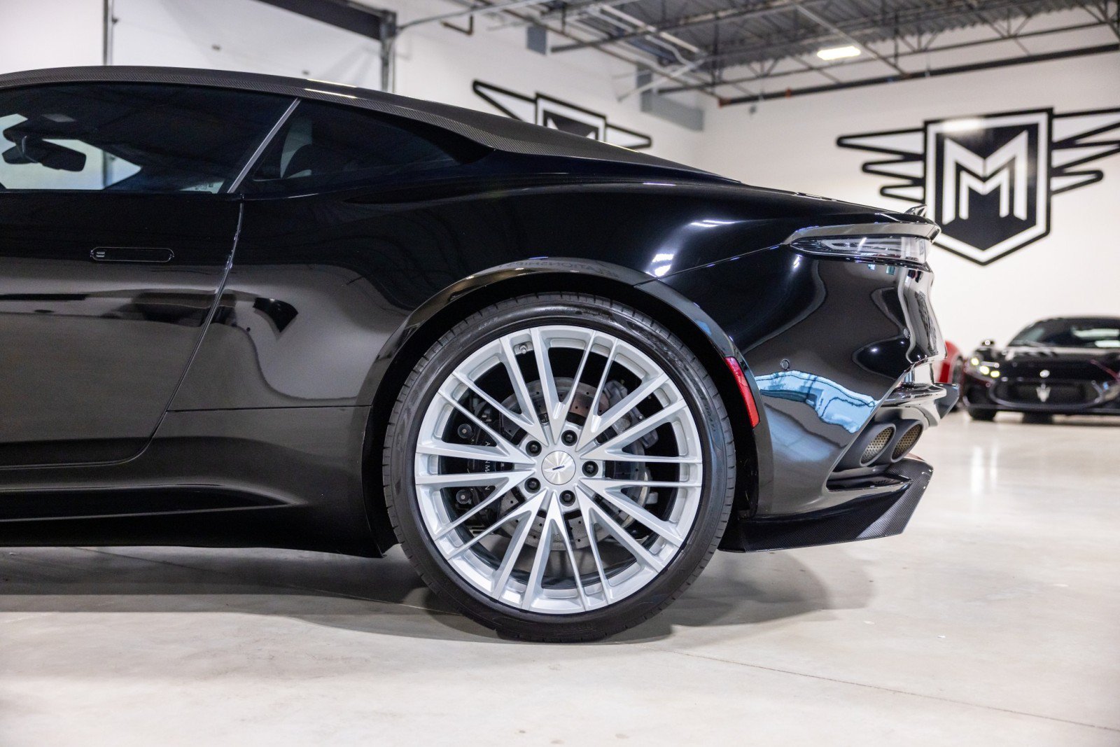 Used 2022 Aston Martin DBS Superleggera RWD image 18