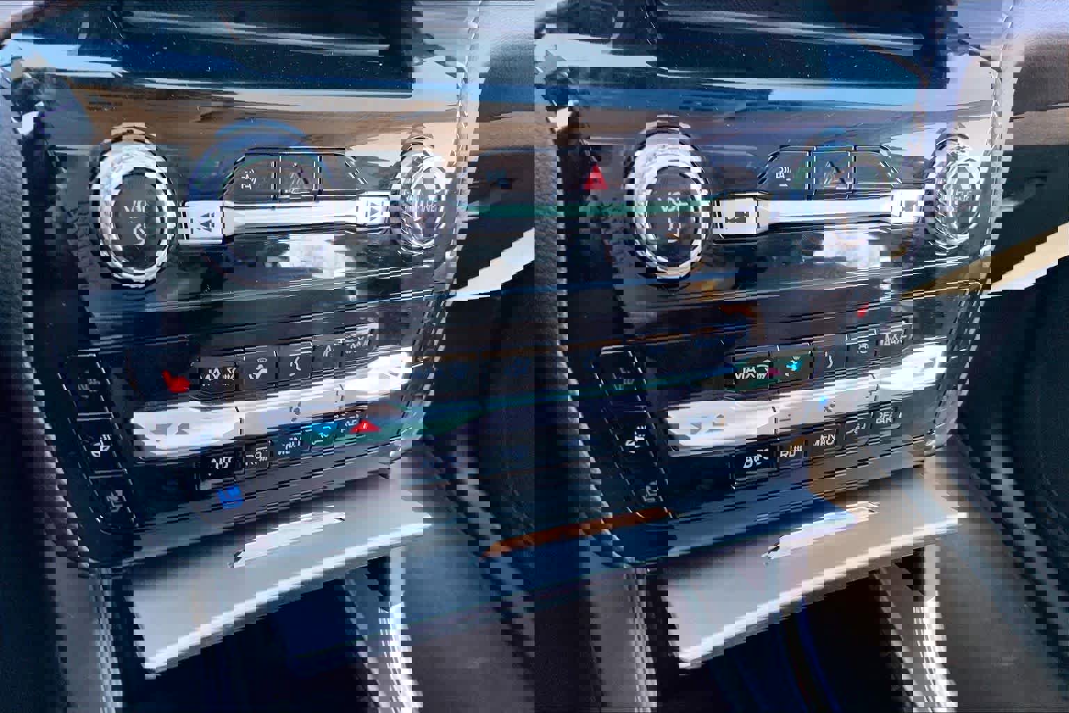 Used 2023 Ford Explorer Limited image 31