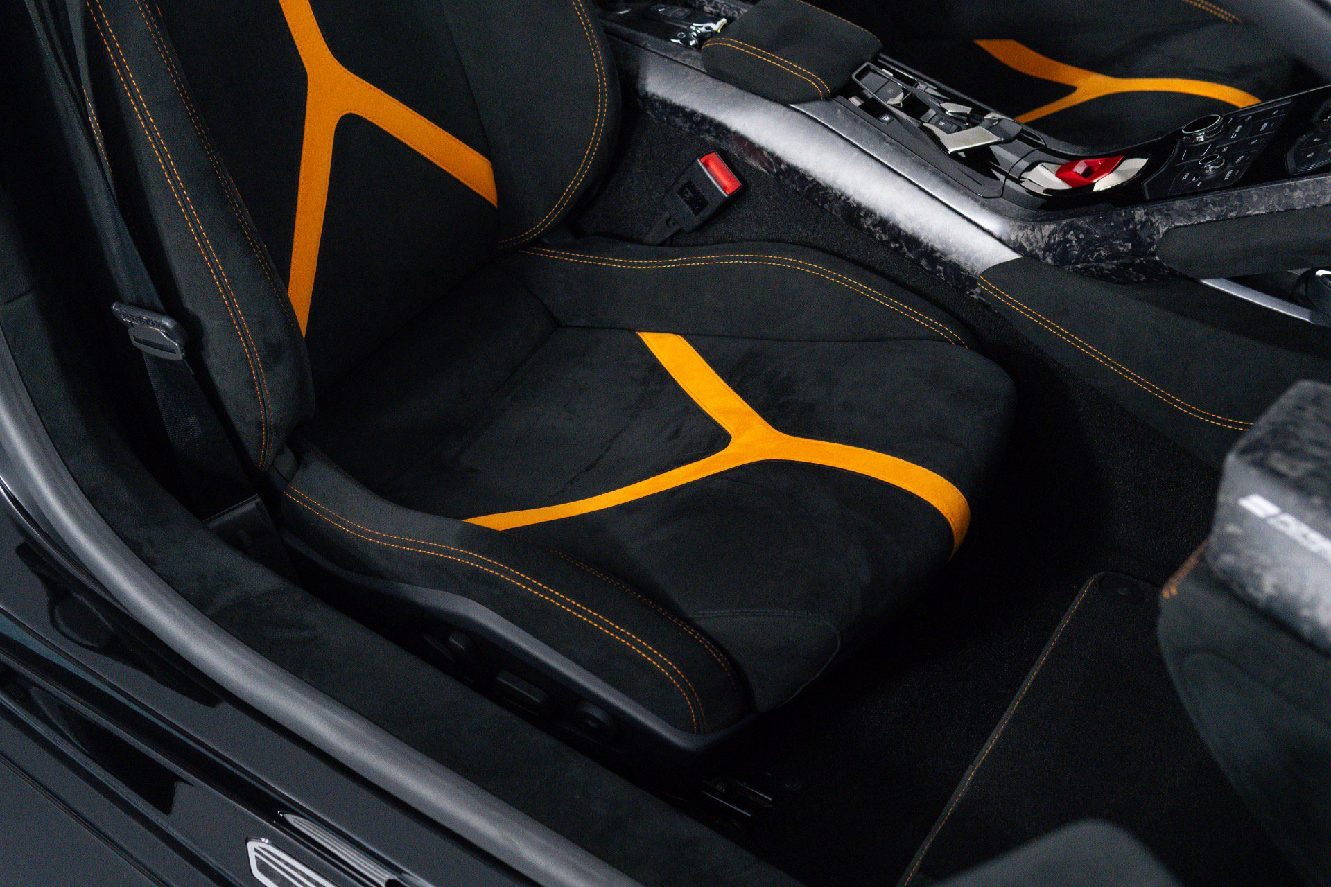 Used 2018 Lamborghini Huracan Performante AWD/4WD image 8