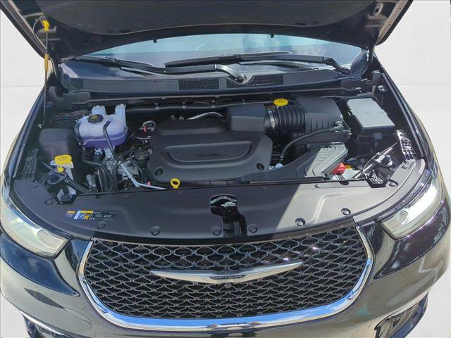 New 2025 Chrysler Pacifica Select image 17