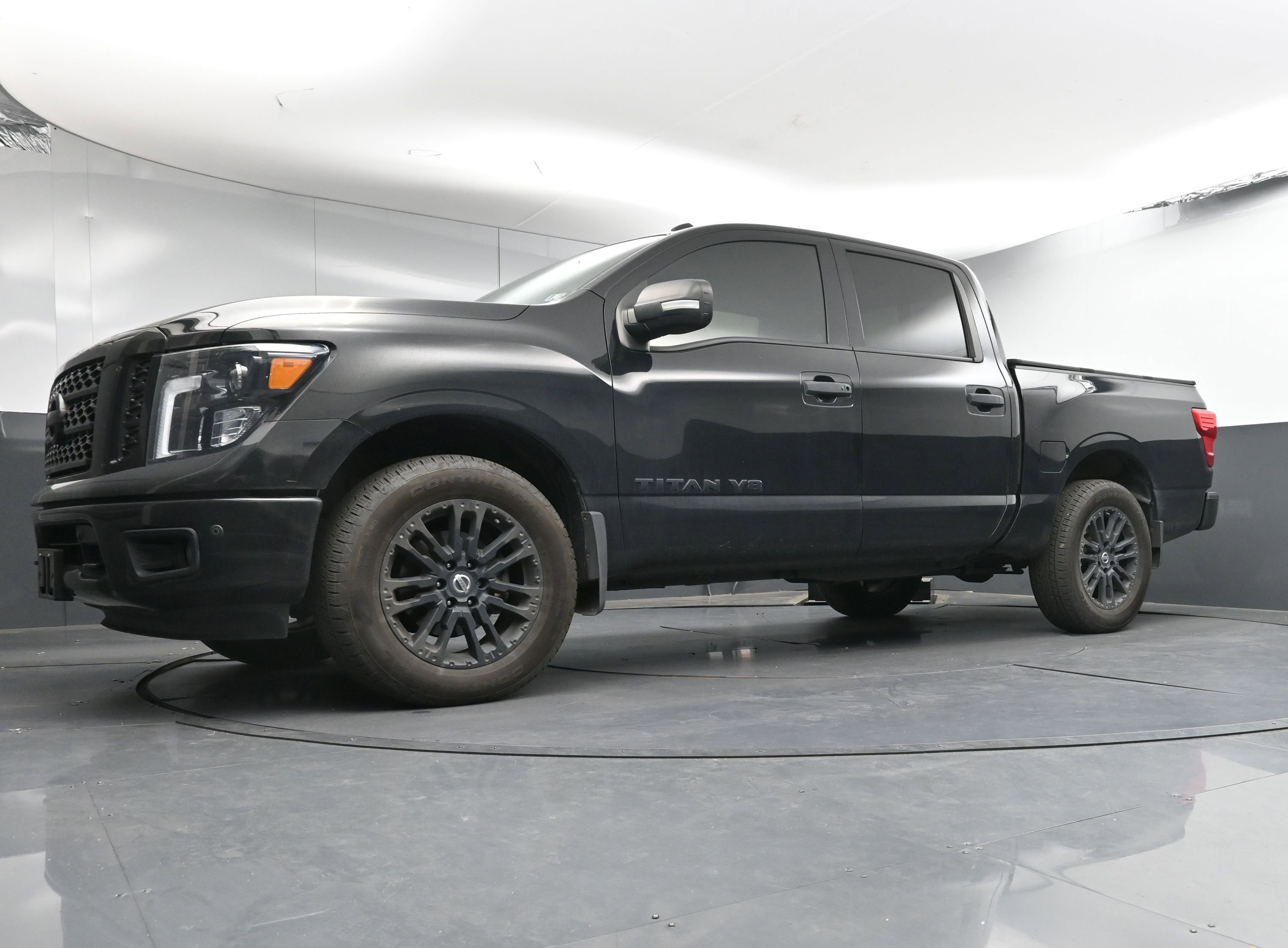 Used 2019 Nissan Titan SV w/ SV Convenience Package image 21