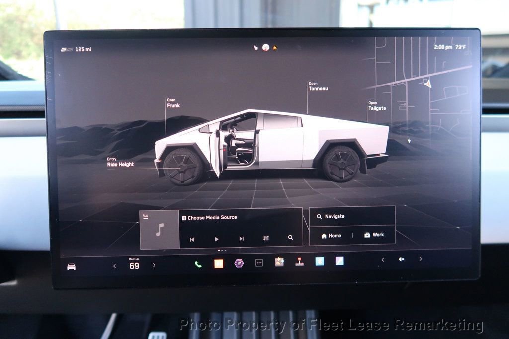 Used 2024 Tesla Cybertruck AWD Crew Cab image 39