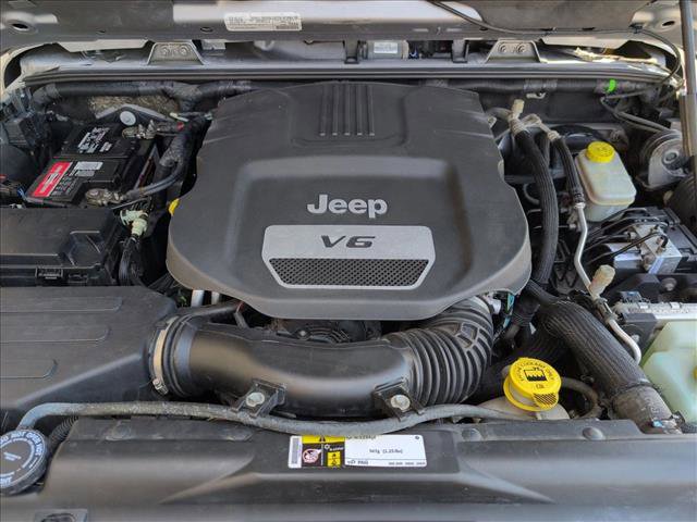 Used 2015 Jeep Wrangler Unlimited Rubicon w/ Connectivity Group AWD/4WD image 24