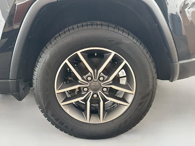 Used 2020 Jeep Grand Cherokee Limited AWD/4WD image 32