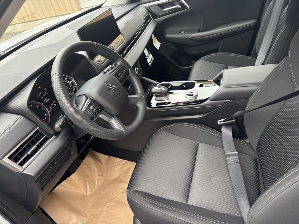 New 2026 Mitsubishi Outlander ES FWD image 12