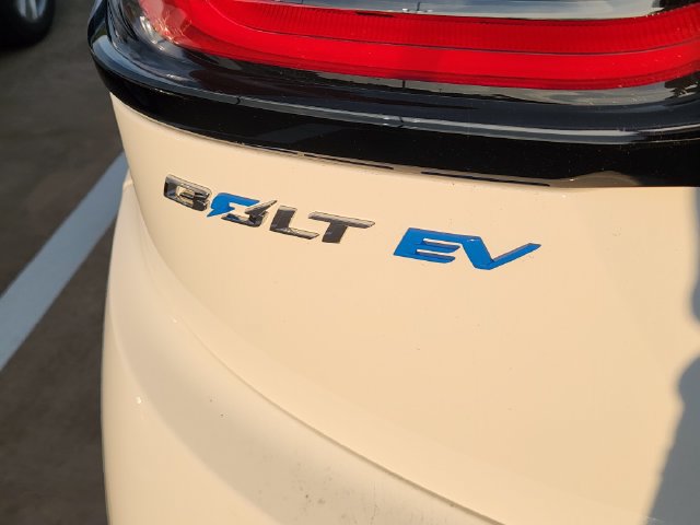 Used 2023 Chevrolet Bolt LT FWD image 10