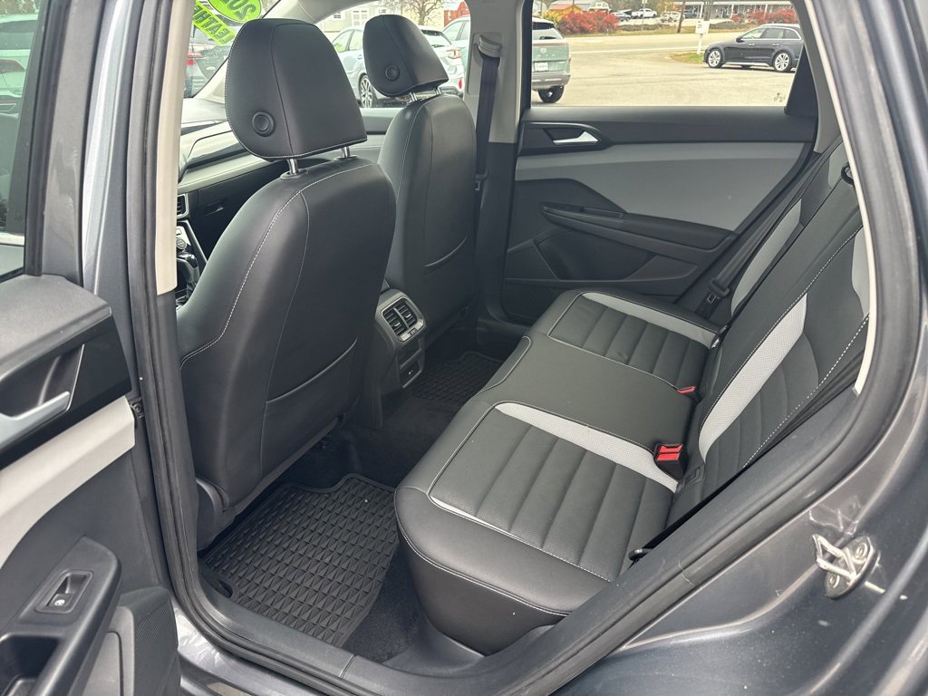 Used 2022 Volkswagen Taos SEL w/ Panoramic Sunroof Package image 27
